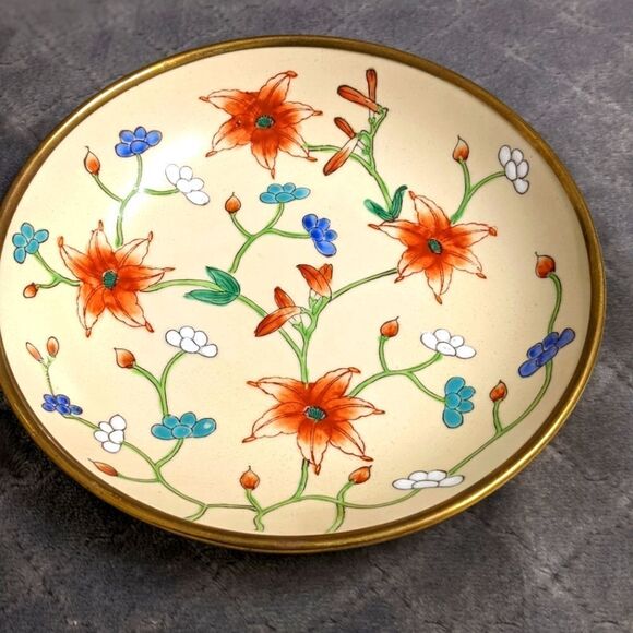 Vintage 79/80 Hand Painted Porcelain Dish with Brass Bottom Made in Hong Kong - Picture 15 of 15